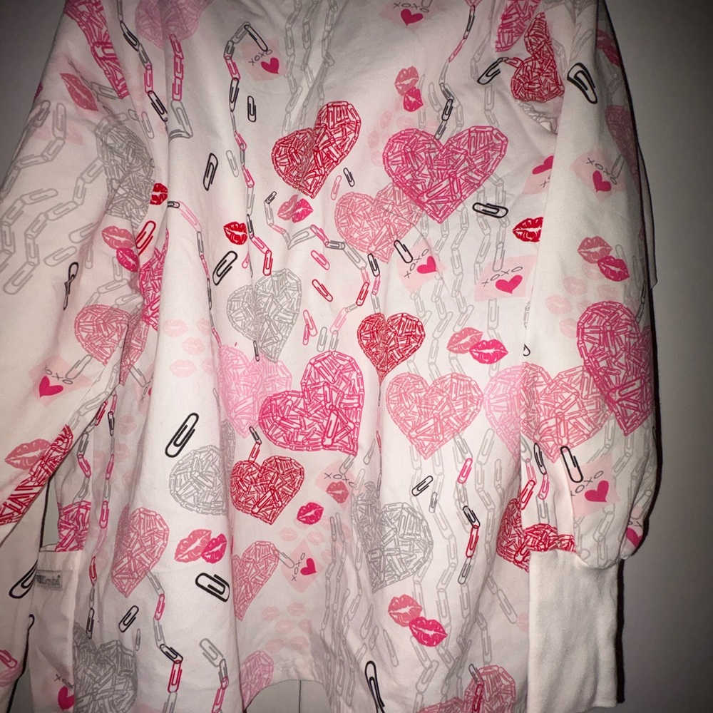 Pink & White Heart-Print Women's Scrub Jacket - Picture 2 of 3